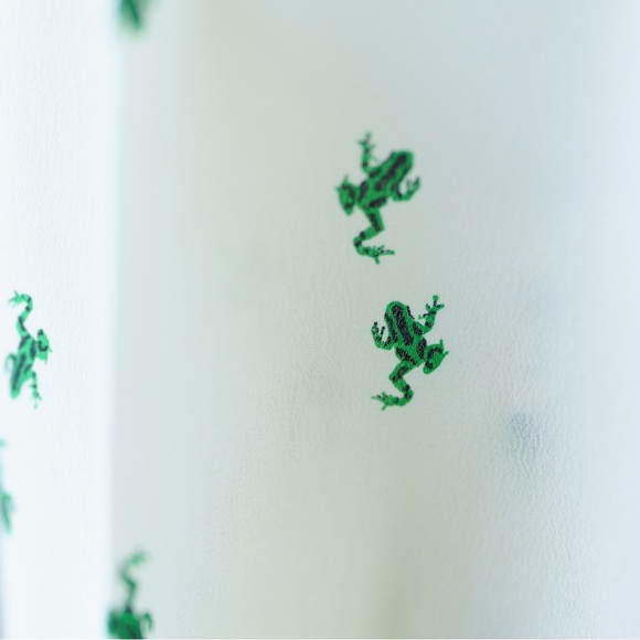 CLUB MONACO Button Front Blouse, White Print w/ Green Frogs - X-Small - Picture 8 of 9